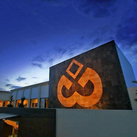 โรงแรมซาเร ยอกยาการ์ตา  ภายนอก รูปภาพ