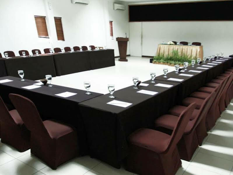 โรงแรมซาเร ยอกยาการ์ตา  ภายนอก รูปภาพ